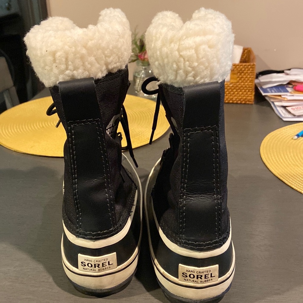 Women’s Sorel waterproof snow boots.